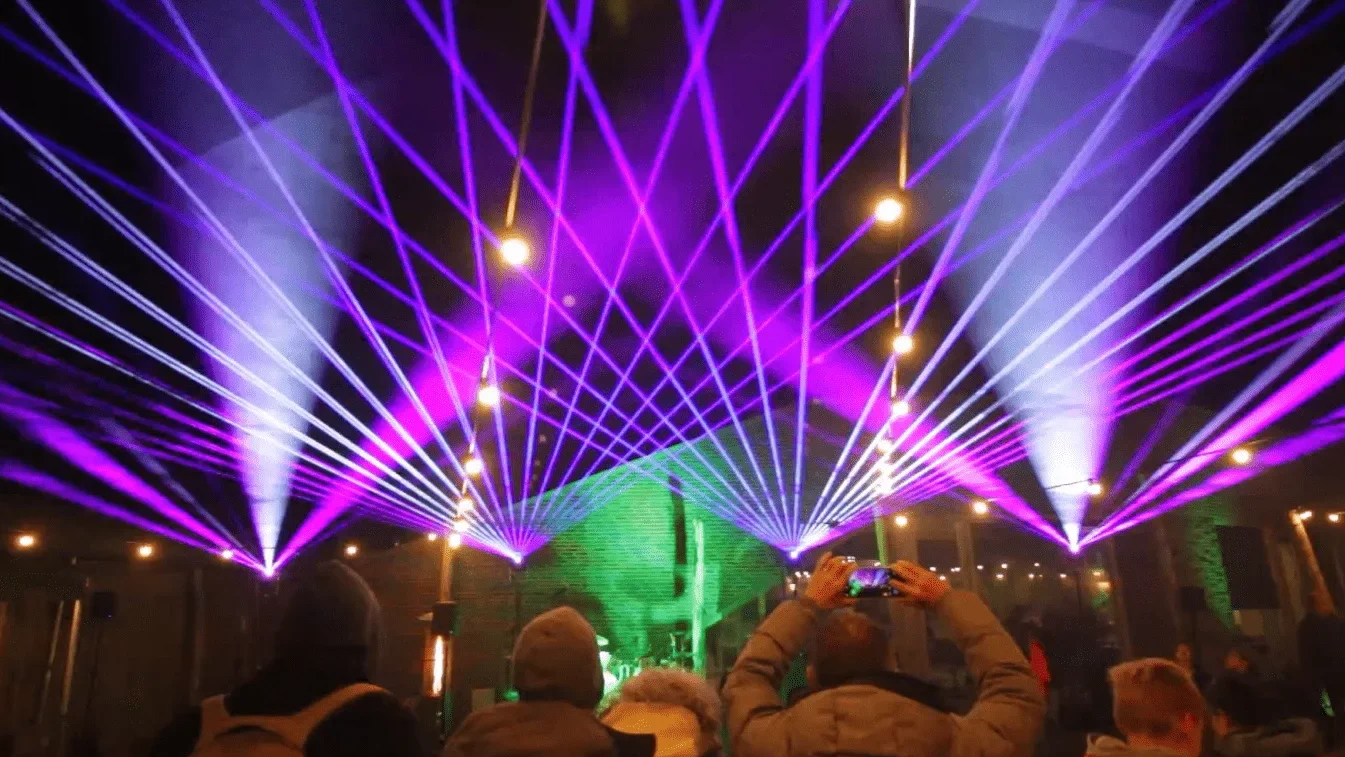 nebulaser-laser-show-belgie-nederland-band-optreden-paars